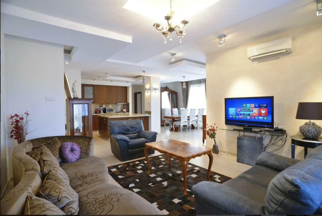 Ferienwohnung Huge Penthouse With Private Pool Paphos Exterior foto